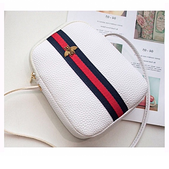 Embellished Bumble Bee Crossbody Bag - Picture 3 of 8